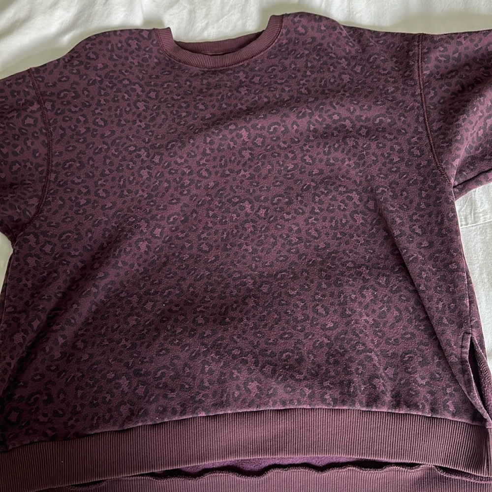 Burgundy black leopard sweatshirt American Eagle size Small gently worn